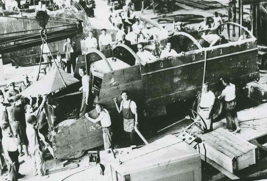 "En els tallers de la Unió Naval de Llevant se segueix treballant una gran activitat per a la construccion d'actuacions blindats" (1936)
